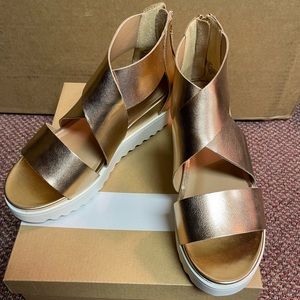 Steven by Steve Madden natural comfort sandals size 8.5